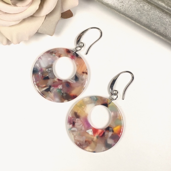 Tortoise Shell Dangle Earring - Picture 3 of 4